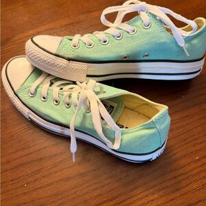 Converse Women’s Mint Green Sneakers Sz 7 EUC